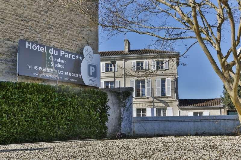 Brit Hotel Du Parc Niort Centre-Parking Gratuit Kültér fotó