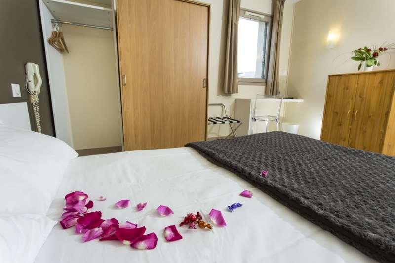 Brit Hotel Du Parc Niort Centre-Parking Gratuit Szoba fotó