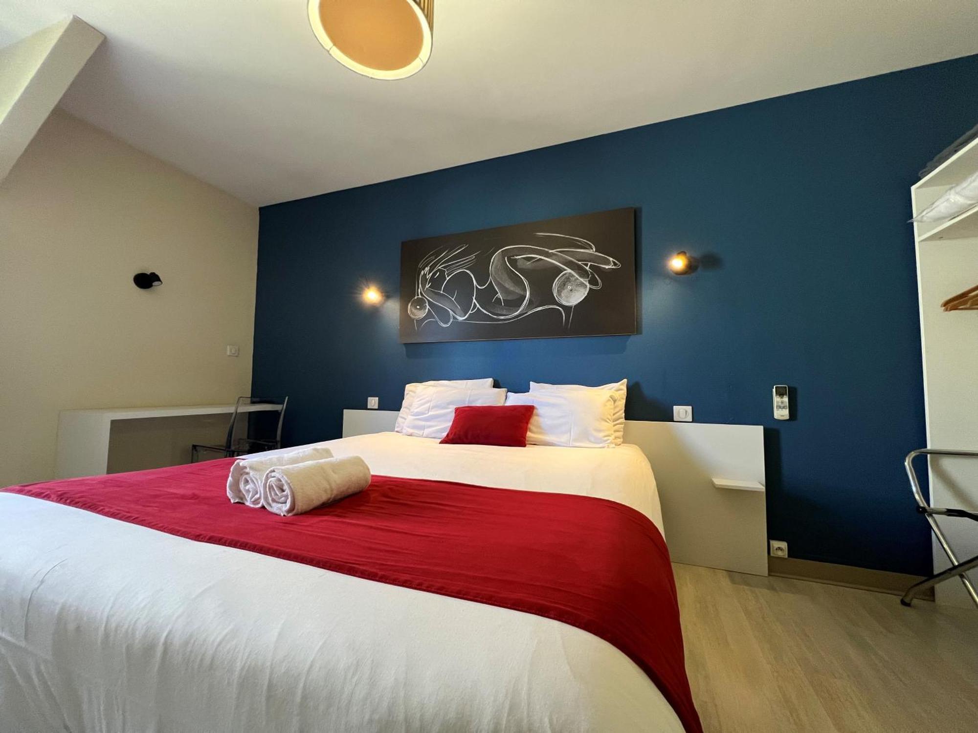 Brit Hotel Du Parc Niort Centre-Parking Gratuit Kültér fotó