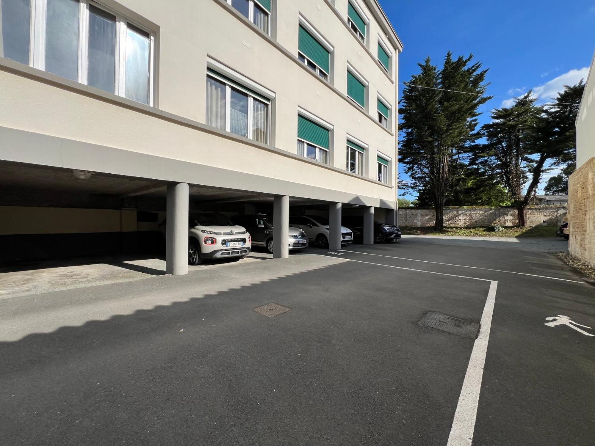 Brit Hotel Du Parc Niort Centre-Parking Gratuit Kültér fotó