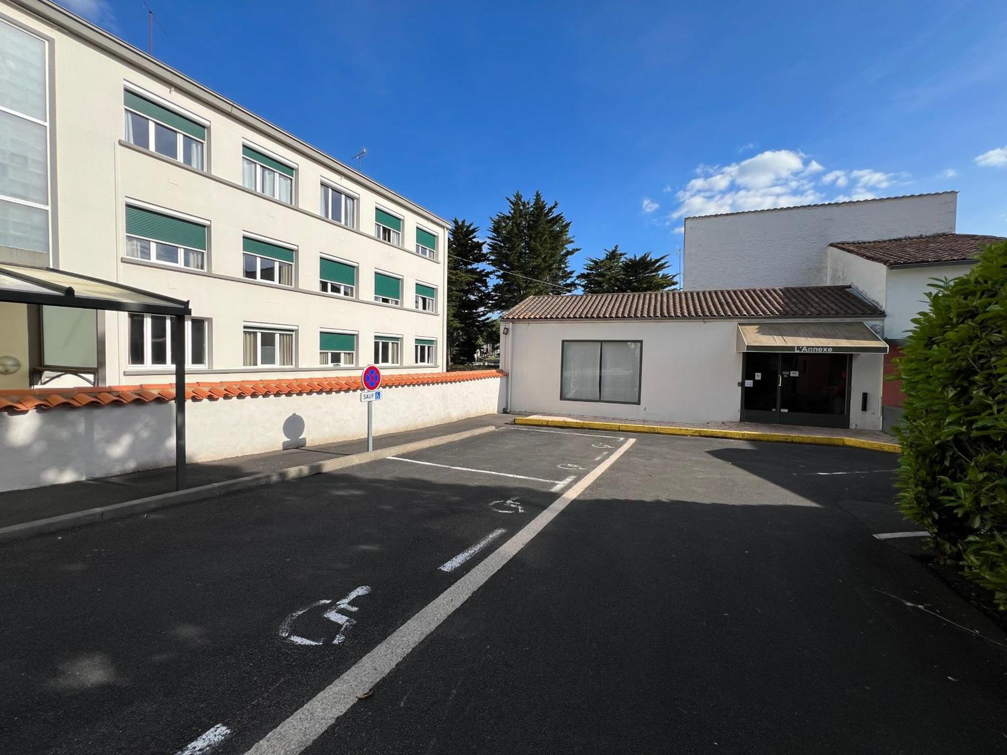 Brit Hotel Du Parc Niort Centre-Parking Gratuit Kültér fotó