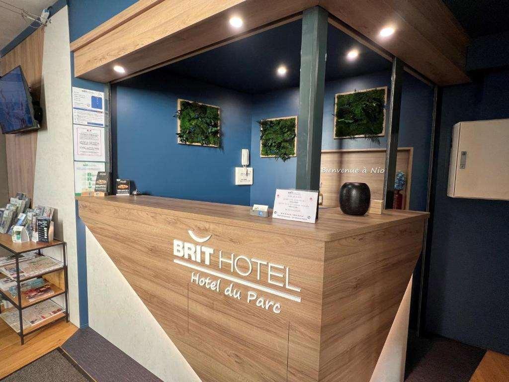 Brit Hotel Du Parc Niort Centre-Parking Gratuit Beltér fotó