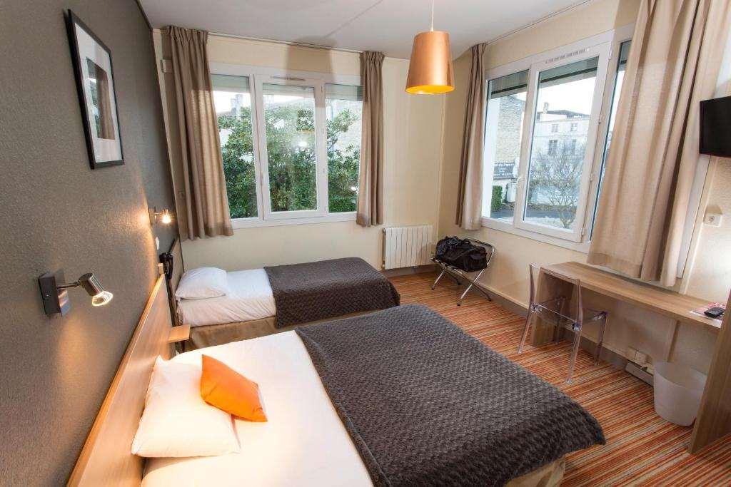 Brit Hotel Du Parc Niort Centre-Parking Gratuit Szoba fotó