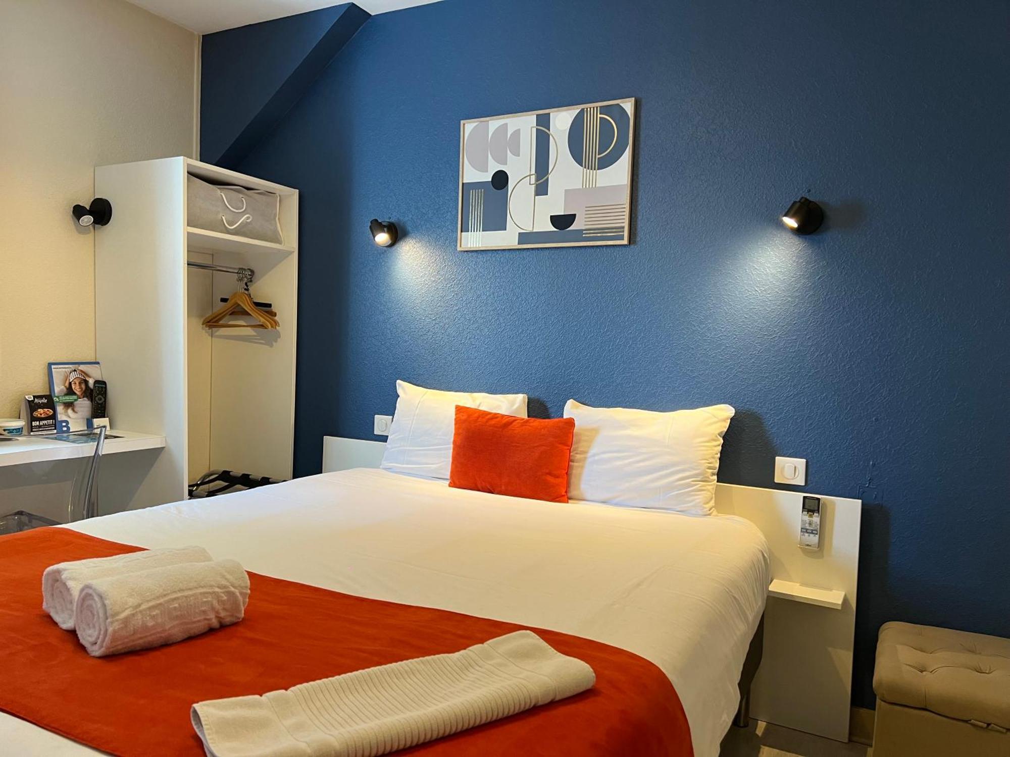 Brit Hotel Du Parc Niort Centre-Parking Gratuit Kültér fotó