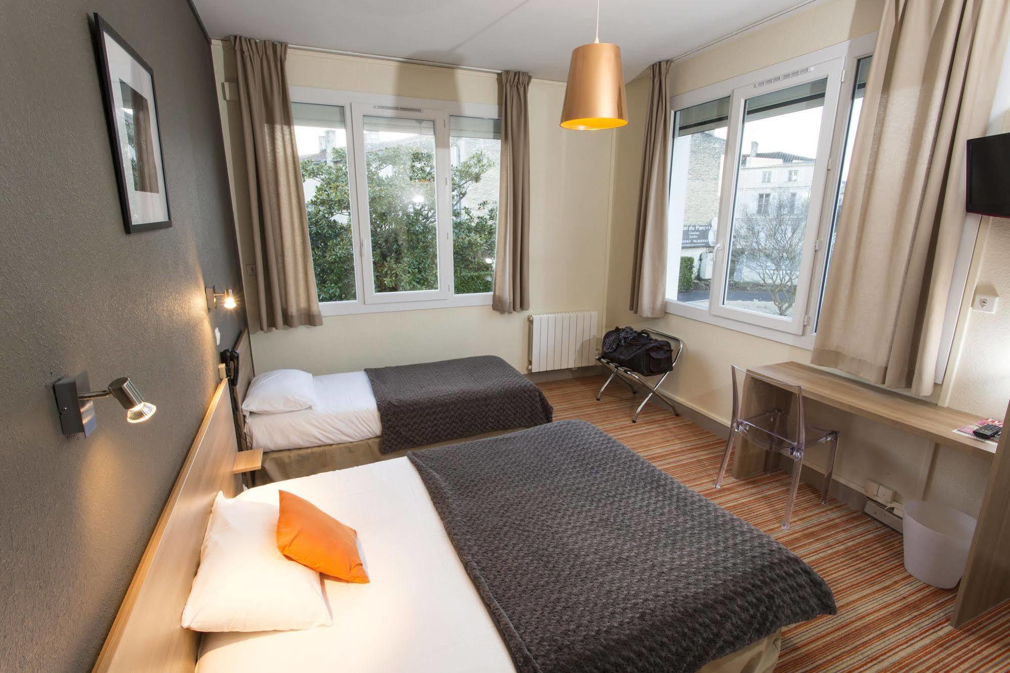 Brit Hotel Du Parc Niort Centre-Parking Gratuit Kültér fotó