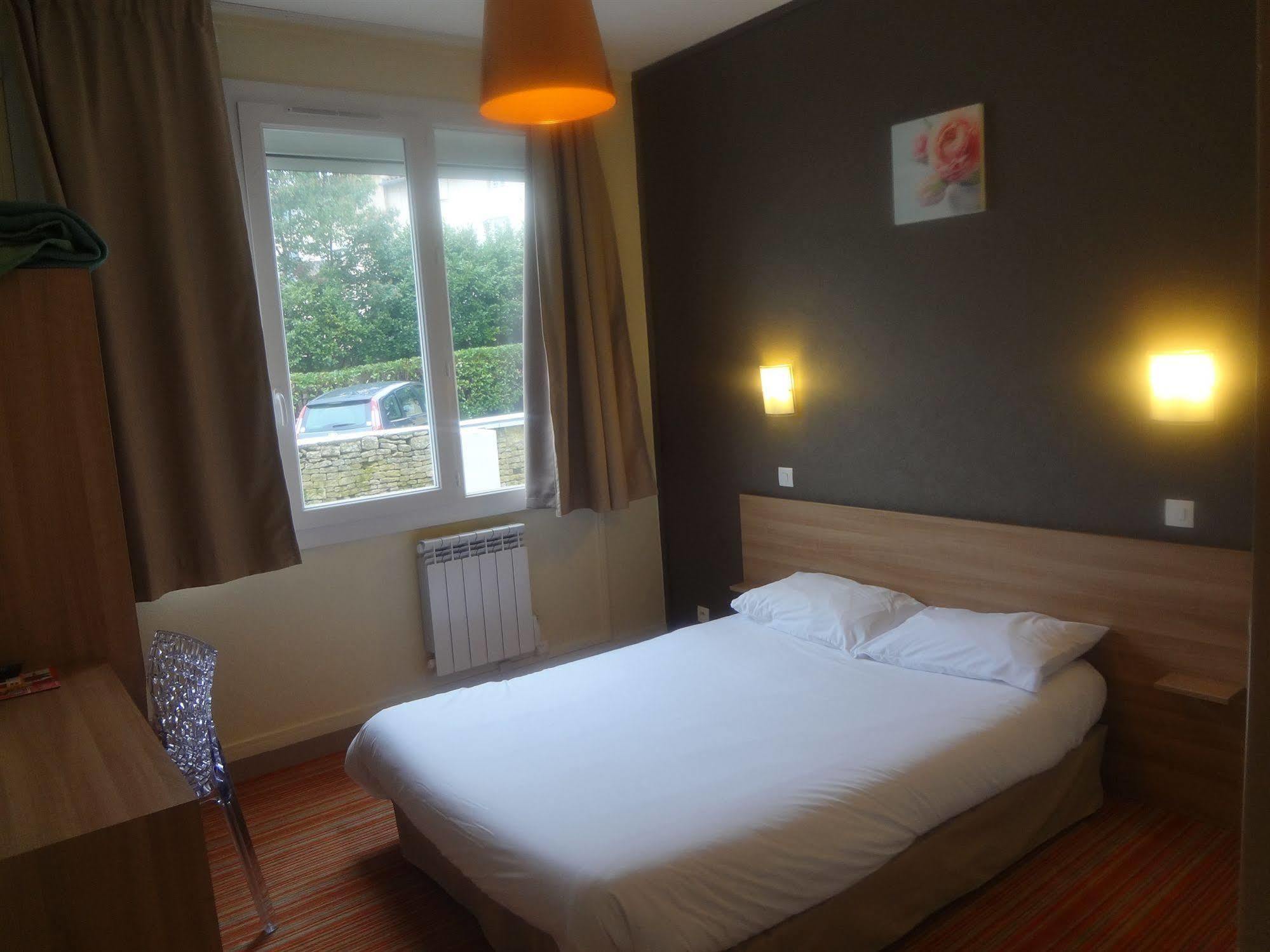 Brit Hotel Du Parc Niort Centre-Parking Gratuit Kültér fotó